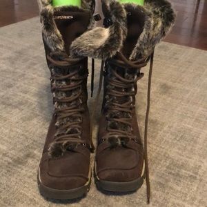 Sketchers Brown Boots Lined with Faux Fur Size 10